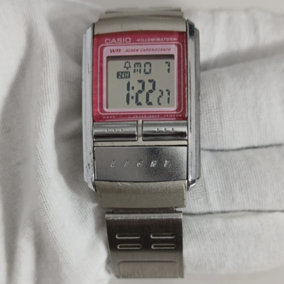Vintage Casio 1605 LA-200  Made In Malaysia Ladies Wristwatch